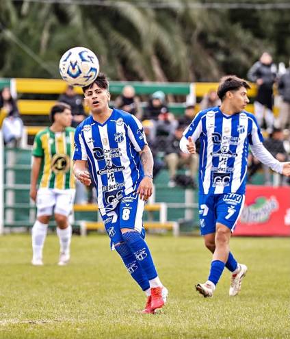 Promocional Amateur: Uribelarrea se despertó a tiempo en el estreno de su DT